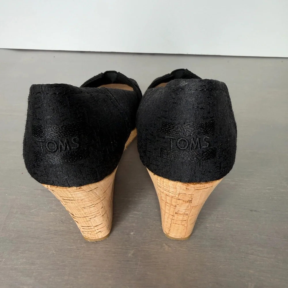 Toms Women's Size 6.5 Calypso Peep Toe Cork Wedge Fabric Shoes Black Worn 1x